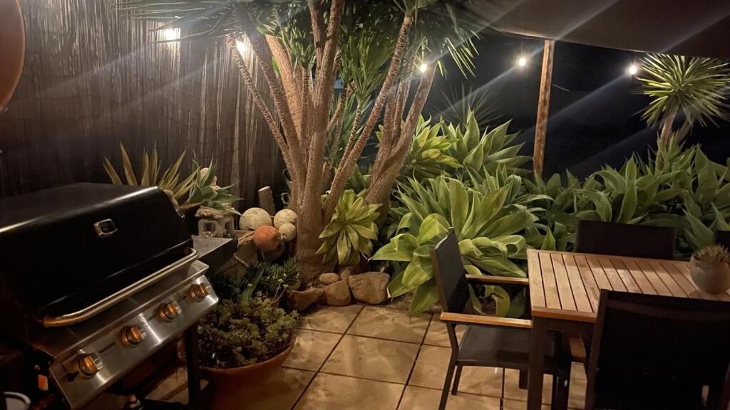 Hut Overnight * Streaky Bay